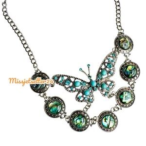 NWT Blue Butterfly and Shell Circle Necklace